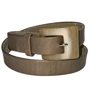 SUZI ROHER Medium Gold Metallic Leather Belt with Cream Square Buckle‎